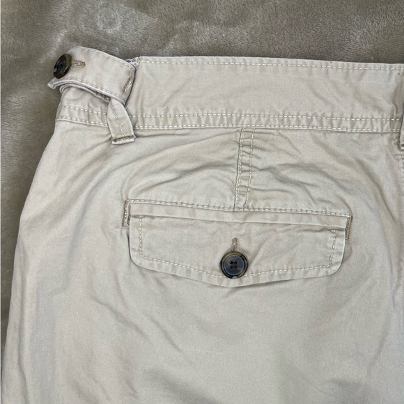 Old Navy Khaki Shorts - Picture 7 of 7